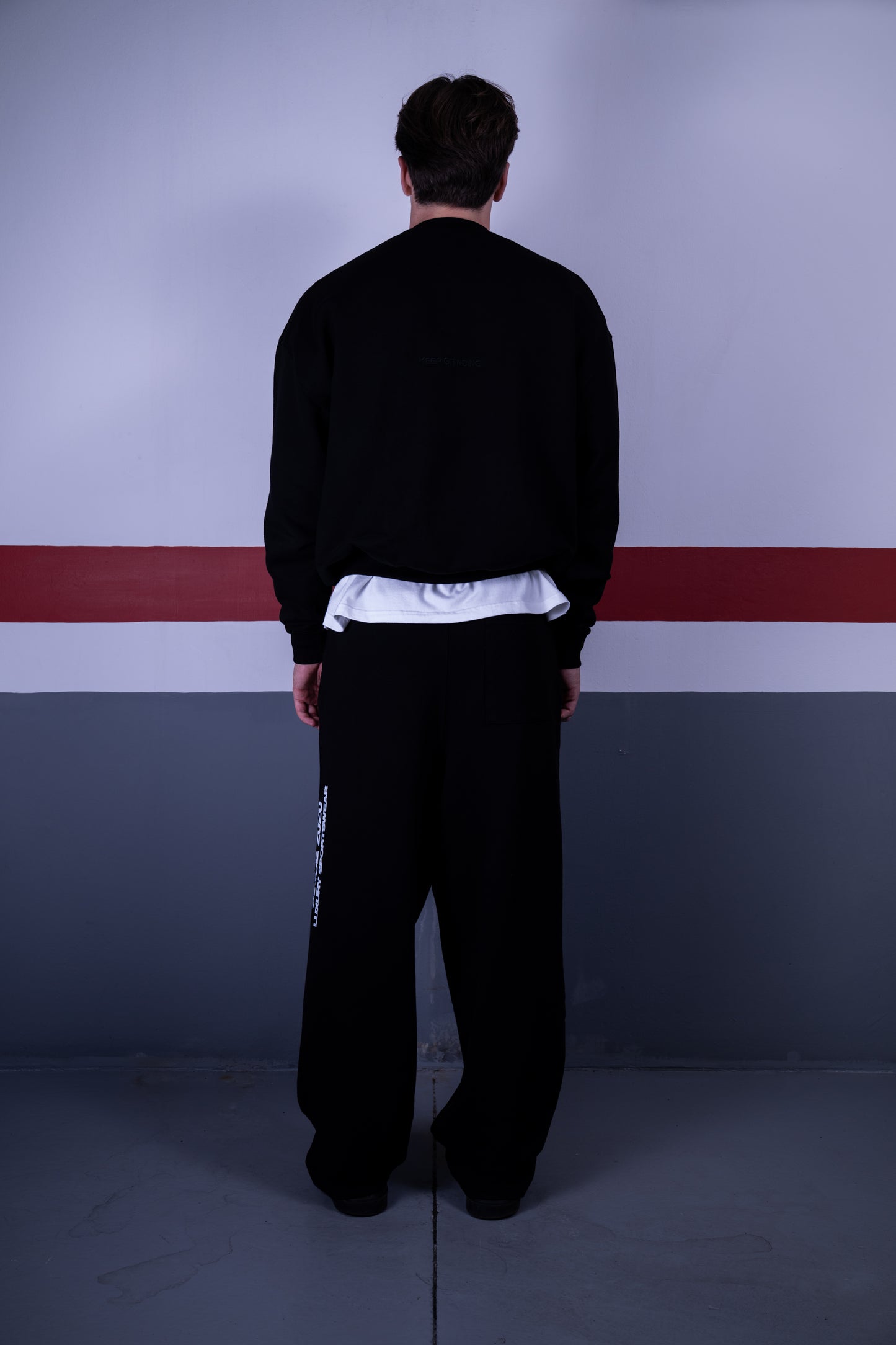 REVERSE LOGO CREWNECK