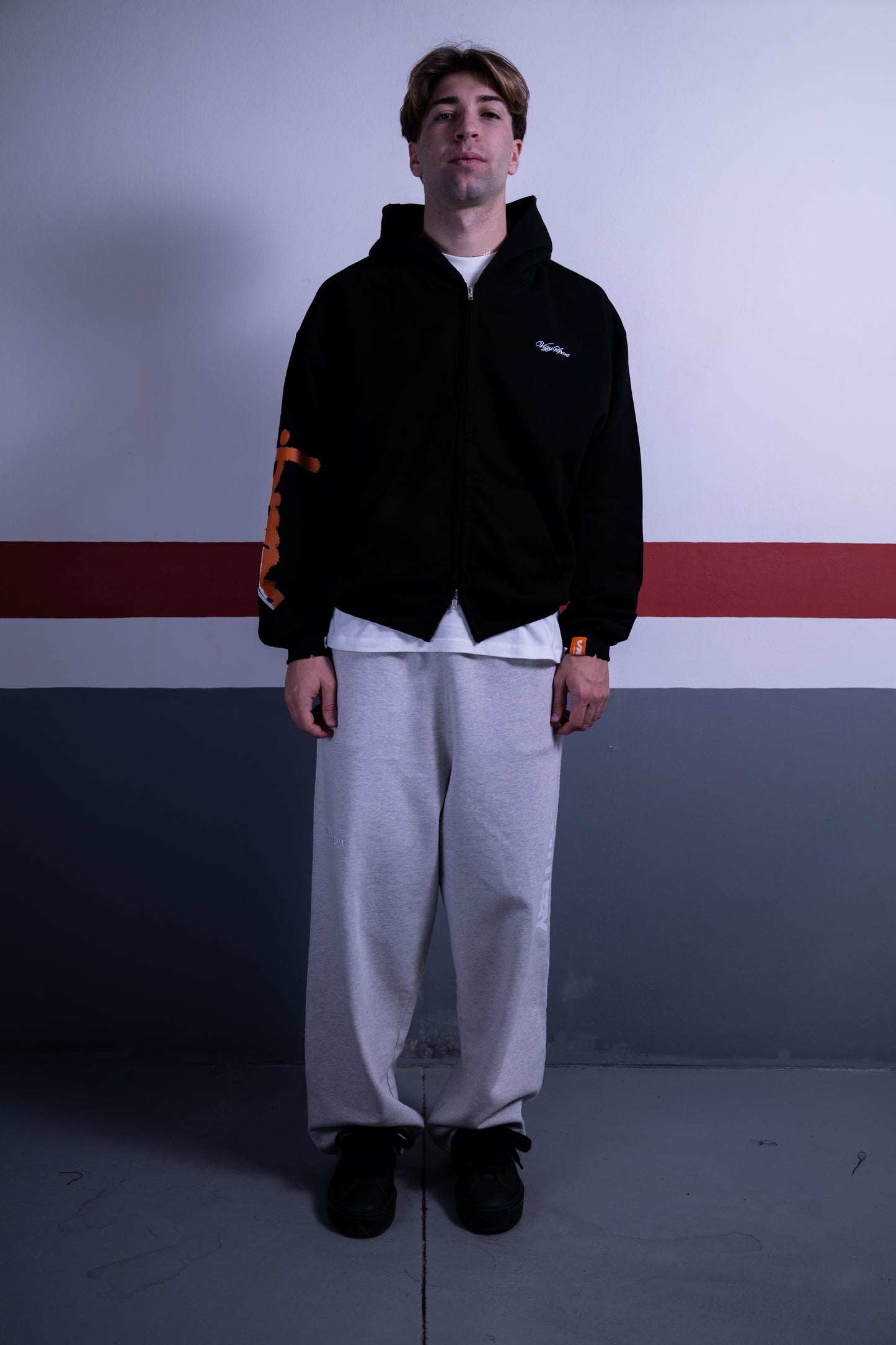 CLASSIC LOGO ZIPPED HOODIE